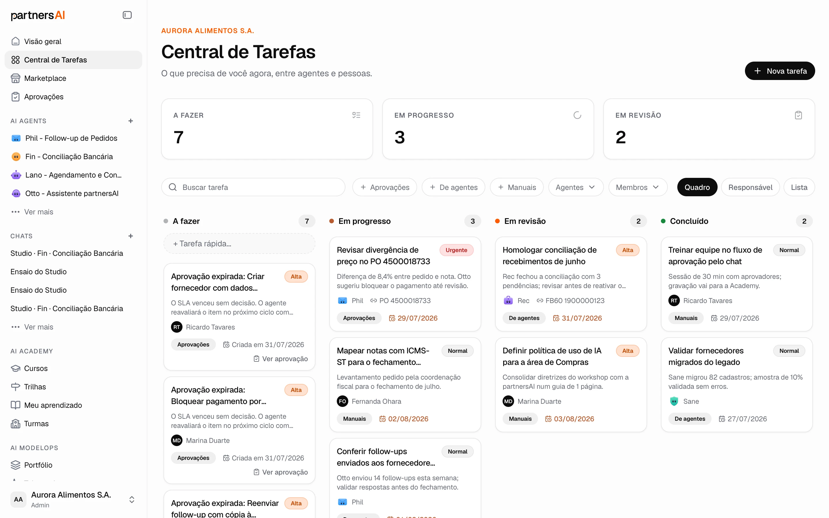 Central de Tarefas: quadro com colunas A fazer, Em progresso, Em revisão e Concluído, com tarefas de agentes e de pessoas