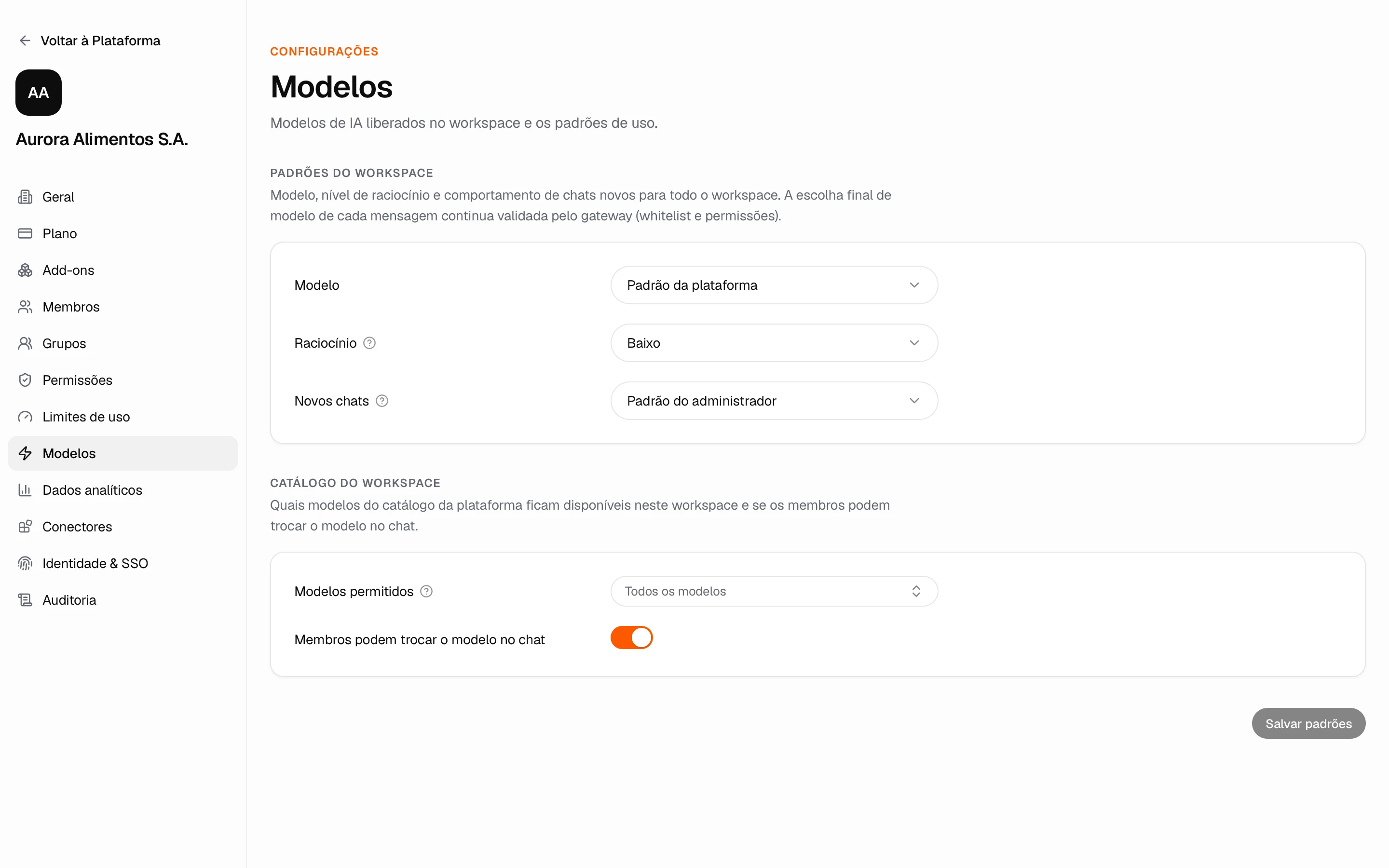 Modelos: padrões do workspace e catálogo de modelos permitidos